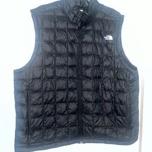 Men’s north face black vest, puffer all weather gear